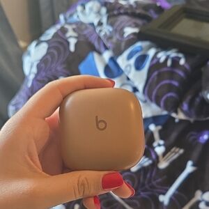 Beats Wireless Earbuds in Brown Kim Kardashian They Work Well